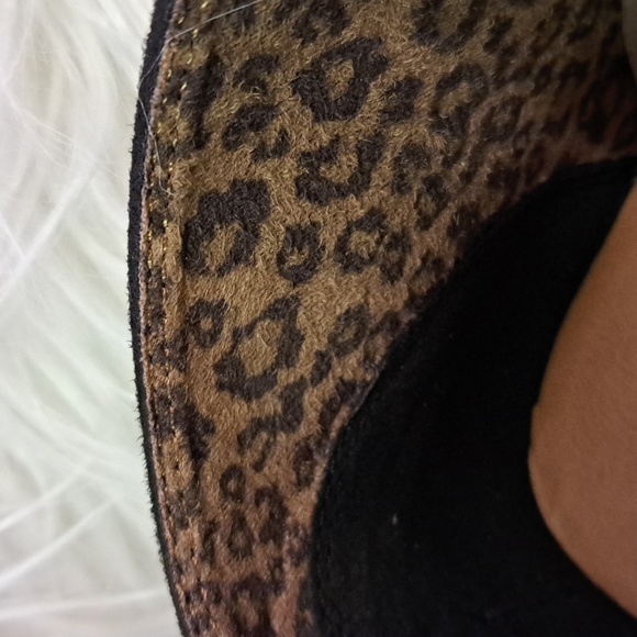 New Black Faux Suede Ankle Boot w Hidden Wedge - Picture 3 of 6